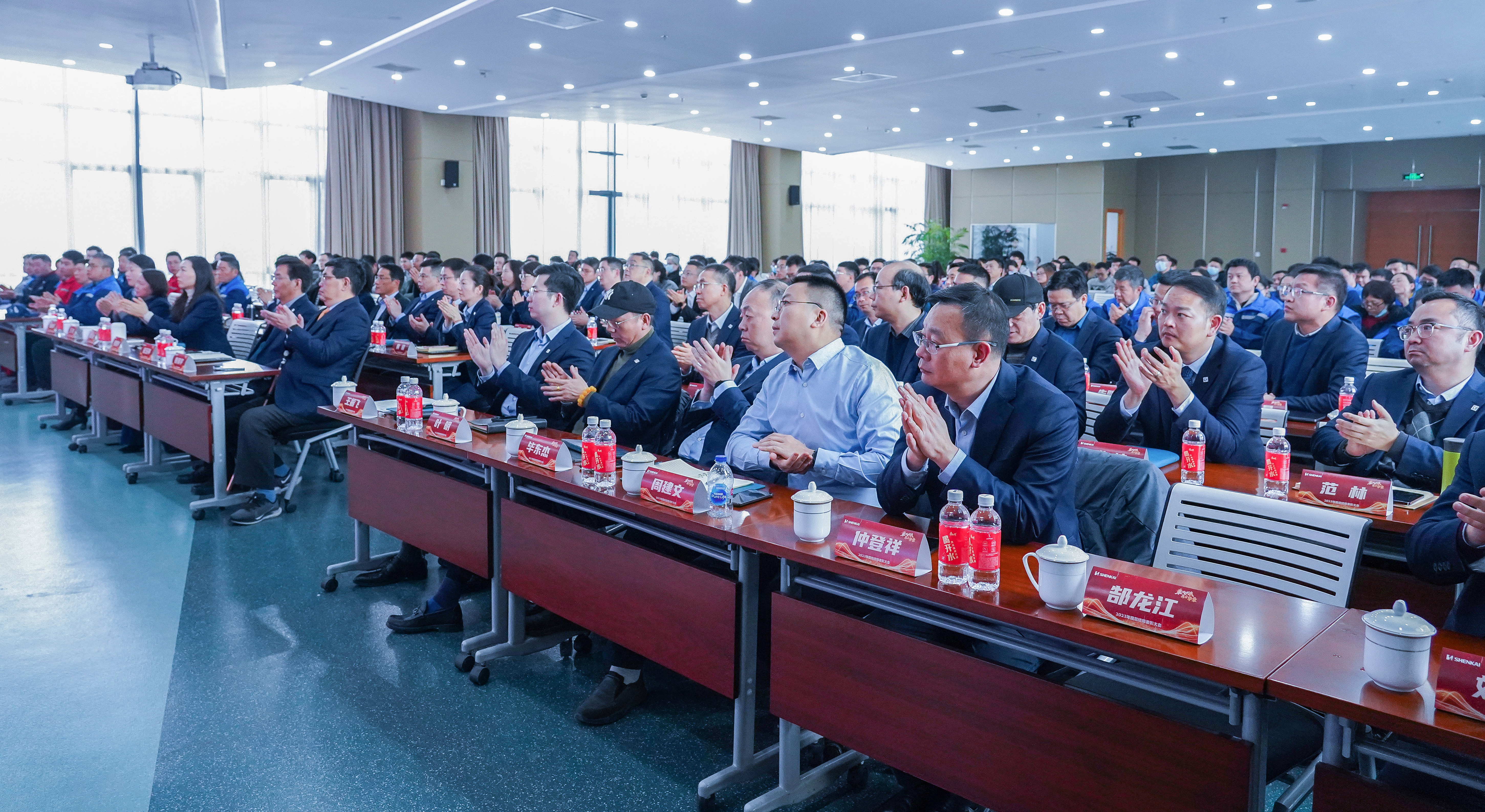 乘風(fēng)破浪,再啟華章——金沙js60382023年度總結(jié)暨表彰大會(huì)隆重召開(kāi)(圖4) 乘風(fēng)破浪,再啟華章——金沙js60382023年度總結(jié)暨表彰大會(huì)隆重召開(kāi)(圖4)